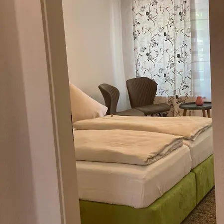 بيت ضيافة Rezas Restaurant Gaestehaus