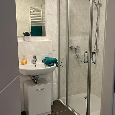 بيت ضيافة Rezas Restaurant Gaestehaus