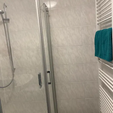 Rezas Restaurant Gaestehaus بيت ضيافة Oberbillig