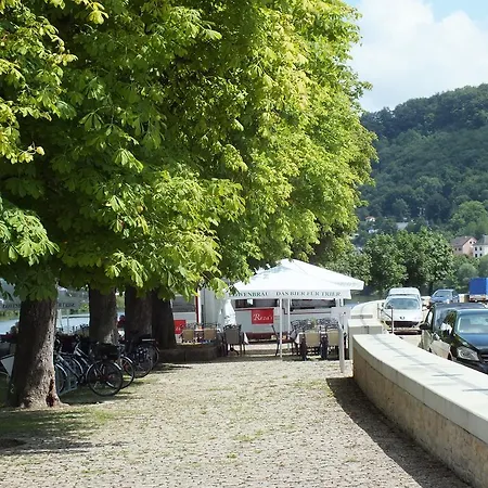 Rezas Restaurant Gaestehaus Maison d'hôtes