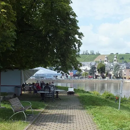 Rezas Restaurant Gaestehaus Гостевой дом