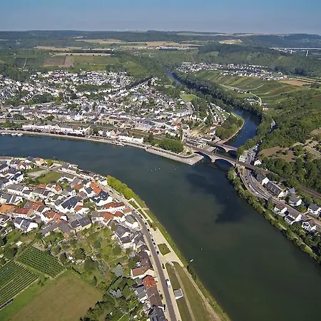 Rezas Restaurant Gaestehaus Гостевой дом