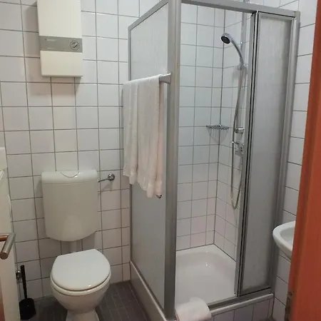 بيت ضيافة Rezas Restaurant Gaestehaus