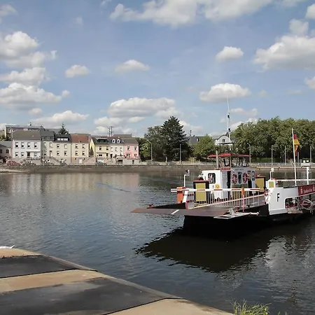 Rezas Restaurant Gaestehaus بيت ضيافة Oberbillig