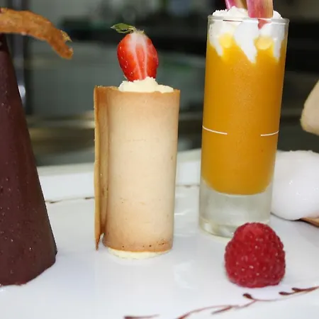 Rezas Restaurant Gaestehaus بيت ضيافة