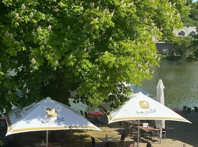 Rezas Restaurant Gaestehaus Maison d'hôtes