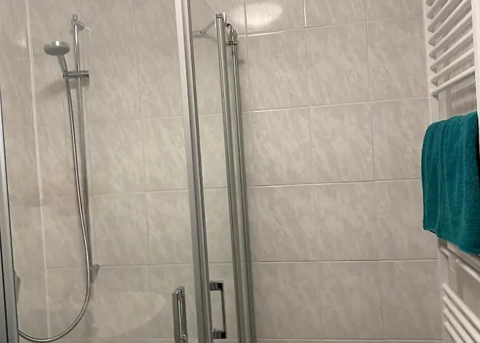 Rezas Restaurant Gaestehaus Maison d'hôtes