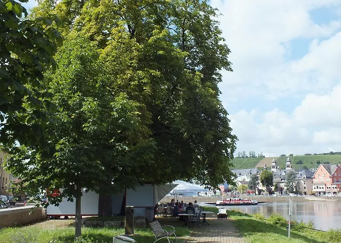 Rezas Restaurant Gaestehaus ゲストハウス