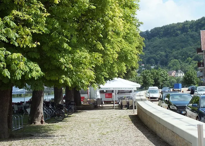 Rezas Restaurant Gaestehaus ゲストハウス