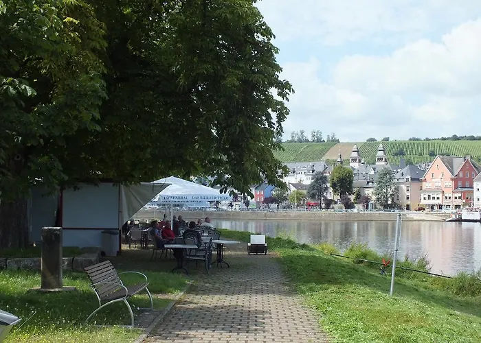 Rezas Restaurant Gaestehaus ゲストハウス